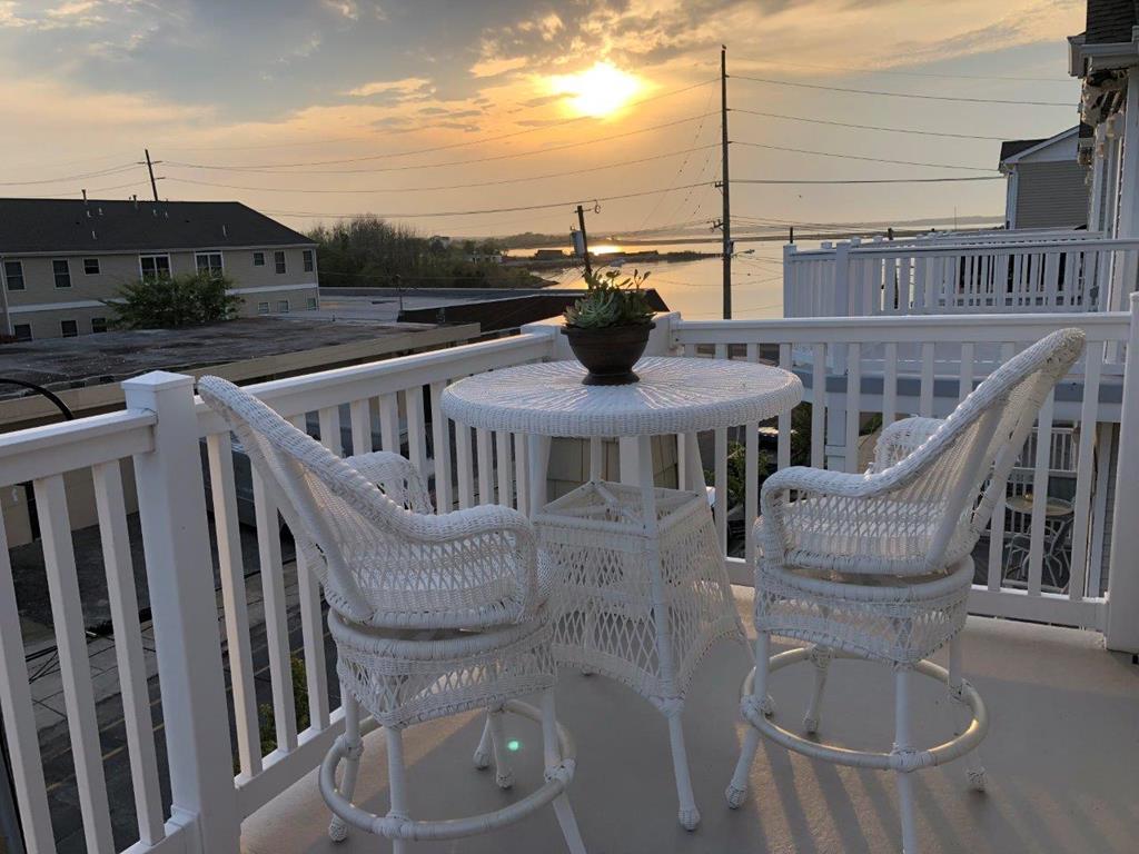 419 WEST CEDAR AVENUE UNIT "E" WILDWOOD SUMMER RENTALS WITH POOLS at